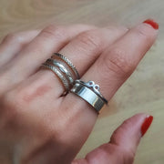 Einfacher Ring aus Silber mit Muster - Welle Ringe KOOMPLIMENTS
