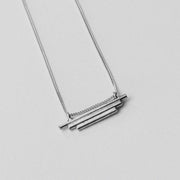 Halskette mit minimalistischem Linien-Anhänger - NEVE Halsketten KOOMPLIMENTS 